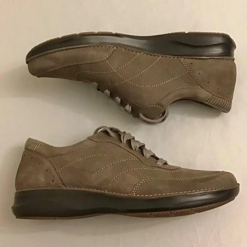 Clarks 9.5 Appley Tie Taupe Beige Nubuck Leather Women’s Comfort Shoes